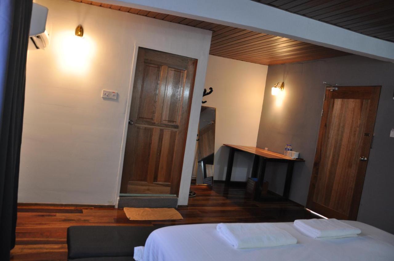 Joe Fisherman Inn Kampung Teluk Nipah Exteriör bild