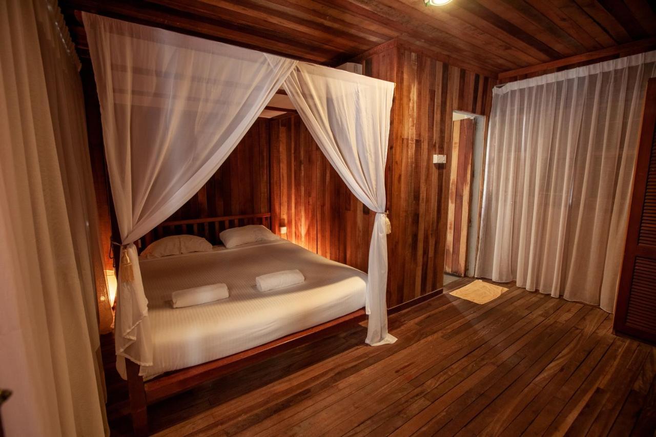 Joe Fisherman Inn Kampung Teluk Nipah Exteriör bild
