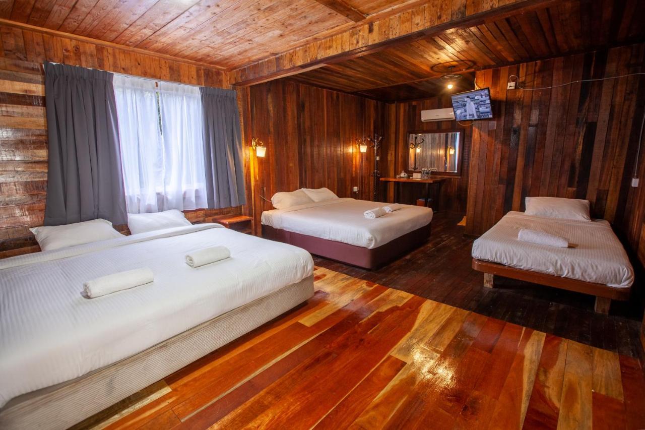 Joe Fisherman Inn Kampung Teluk Nipah Exteriör bild